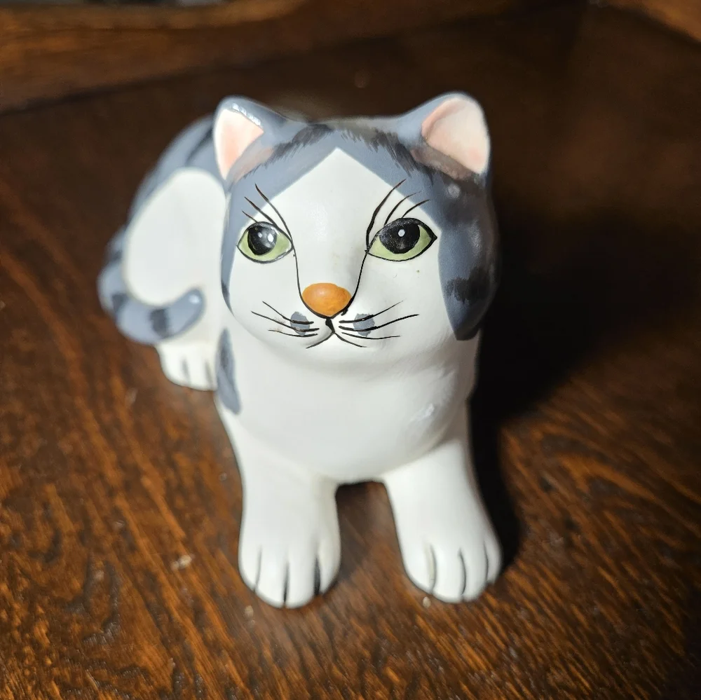Royal Orleans Designet Kitty Cat 1985 Green Eyed Ceramic Cat Fiqurine.